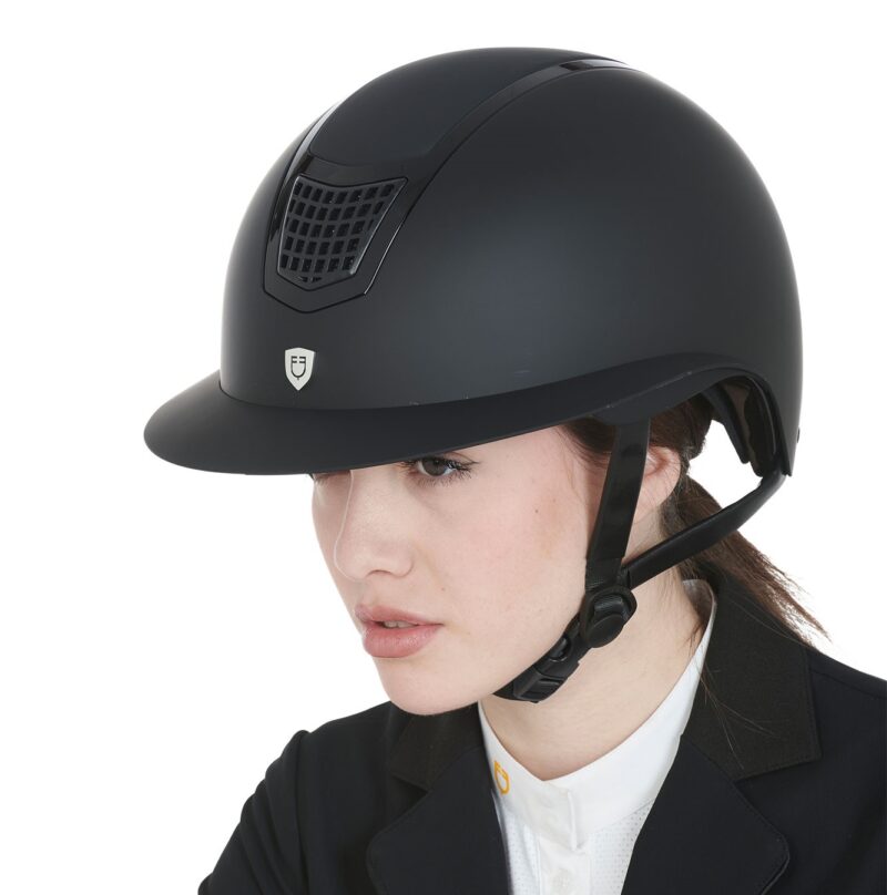 Шолом зі змінними лайнерами Wide Visor Ultra-light від Equestro