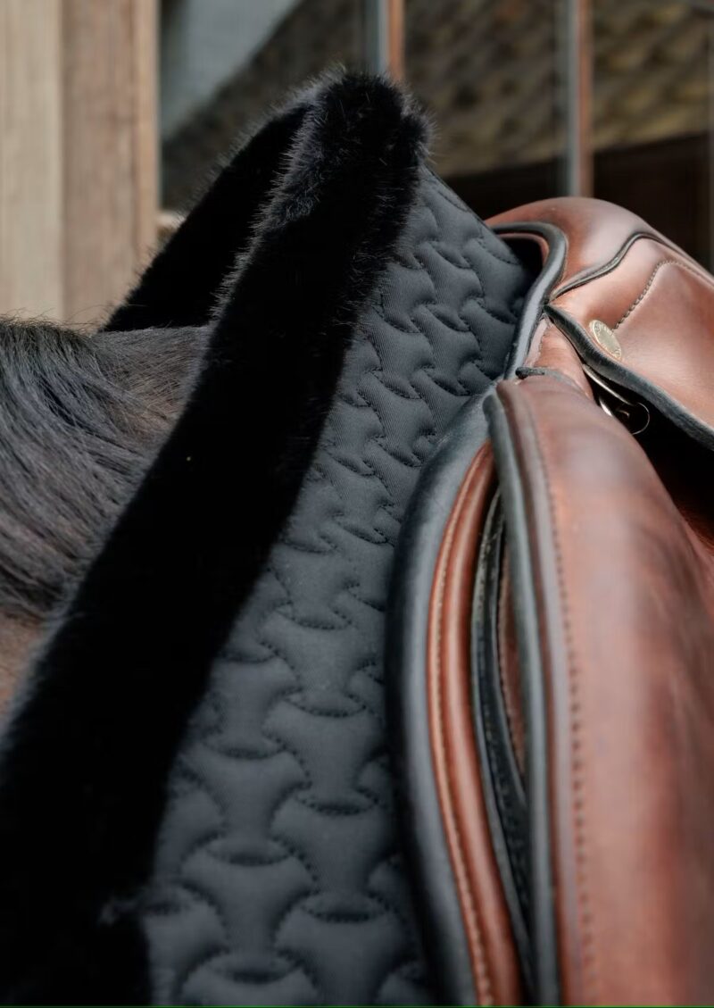Вальтрап Fake Fur Plaited Quilt від Kentucky
